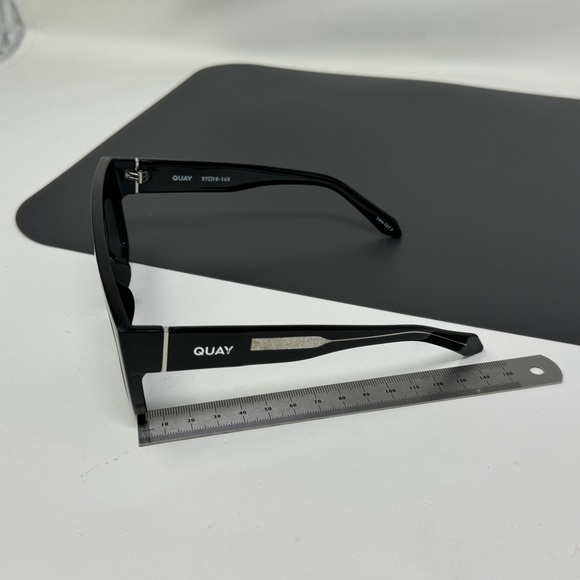 Quay australia GET IN LINE Black flat top shield sunglasses - Picture 9 of 12